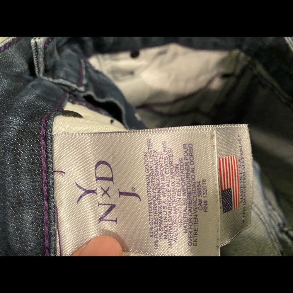 NYDJ JEANS mid rise short - Picture 3 of 4
